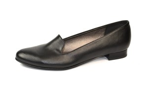 Półbuty na płaskim obcasie z ekoskóry .