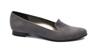 Czółenka na płaskim obcasie z szarego nubuku nr 42