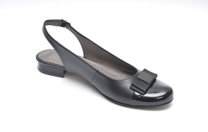  Czółenka letnie z czarnej eko skóry.