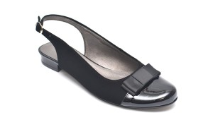  Czółenka letnie z zamszu z lakierkami . 