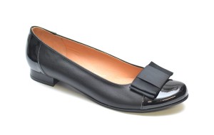 Baleriny skórzane z kokardą.