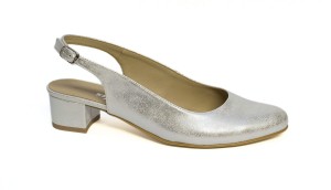 (XXL)  Srebrne sandały  na obcasie 4 cm .