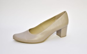 (XXL) Beżowe czółenka  obcas 6 cm .  