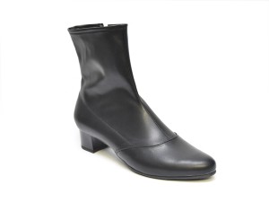  Krótkie botki z ekoskóry na obcasie 4 cm nr 43 