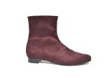  Krótkie botki , bordowe na obcasie 2 cm .  